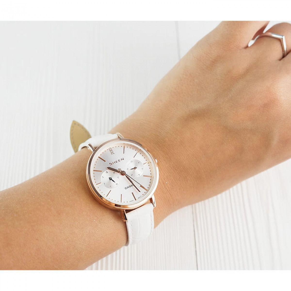 Дамски часовници Casio Sheen SHE-3054PGL-7A от chronodeluxo.bg